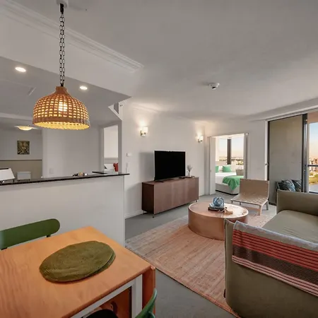 Apartment Inviting Family 2br | Cbd | Pool & Gym