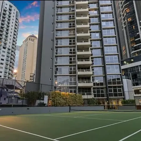 Apartment Skyline Escape - 3 Bedroom With River Views