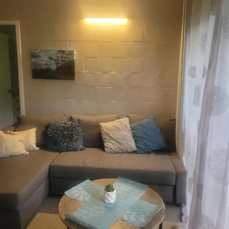 Breezy Entire 2 Bedroom Unit Floor Next To Uq * Brisbane