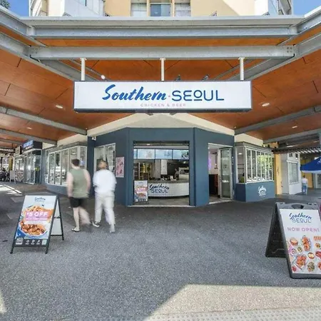 Stylish 2 Bdr Near Qut And Rbwh With Parking *