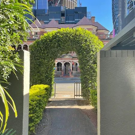 Large 2 Bed 2 Bath 1 Park Inner Location Apartment
