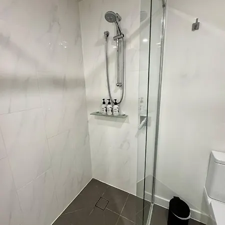 Apartment 27fl River & Views + Balcony, Pool & Parking - *