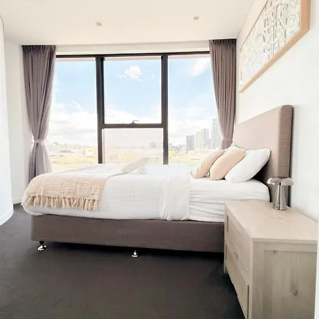 One Sky - Sleep 6 - Pools Cinema Sauna Gym Free Parking *