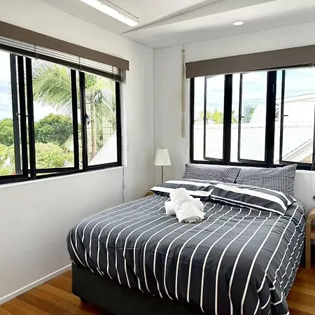 Apartment 5 Bedrooms, 10 Guests - Family & Group Getaway *