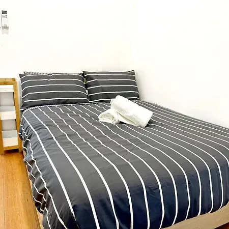 5 Bedrooms, 10 Guests - Family & Group Getaway Apartment