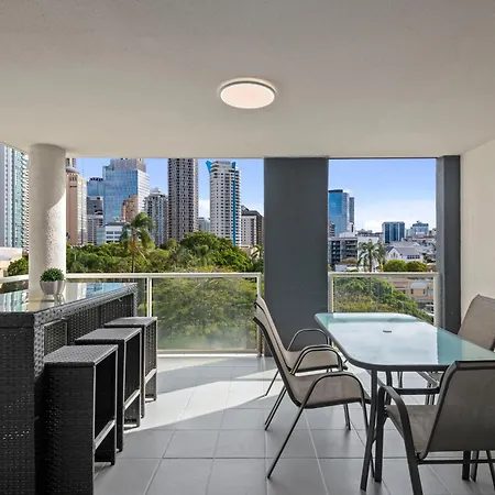 2br With Views, Balcony & Car Park Apartment Brisbane