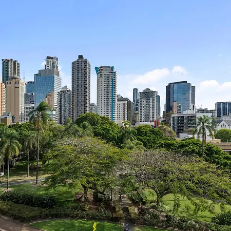 2br With Views, Balcony & Car Park * Brisbane