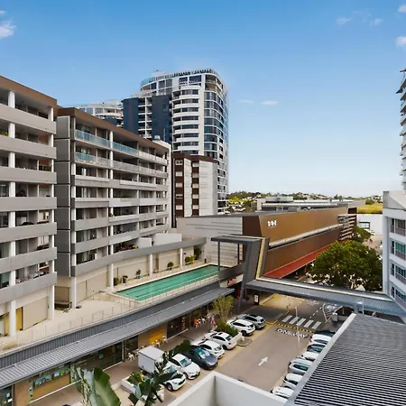 Hamilton Portside Luxe Level 5