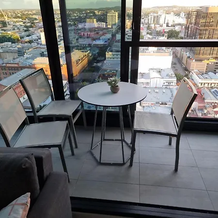 Skyline In Fortitude Valley Apartment