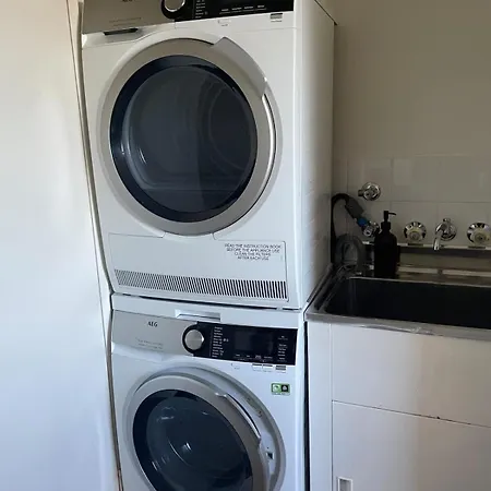 Apartment Large 2 Bed 2 Bath 1 Park Inner Location *
