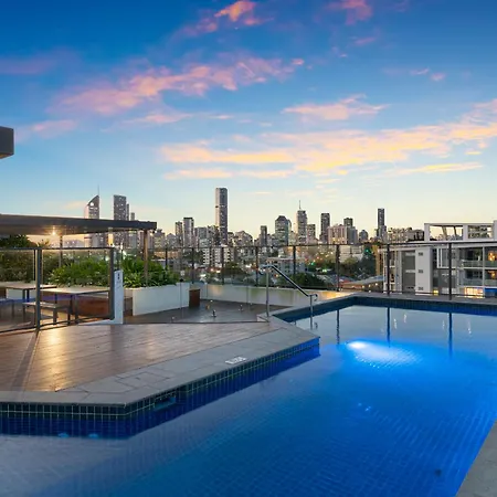 12th Floor Stadium View -2br-free Parking-cbd Apartment *