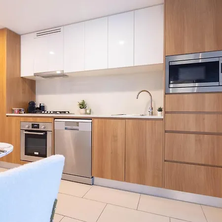 Apartment Stylish Skytower Cbd Getaway - Skyline Pool, Gym, Fast Wi-fi, River Walk, Botanical Gardens