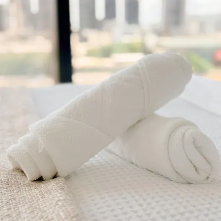 One Sky - Sleep 6 - Pools Cinema Sauna Gym Free Parking Apartment Brisbane