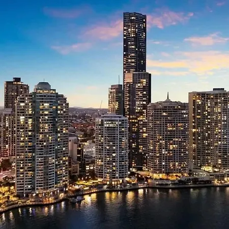 Skyline Escape - 3 Bedroom With River Views Apartment *