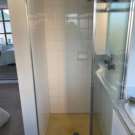 Apartment Large 2 Bed 2 Bath 1 Park Inner Location *