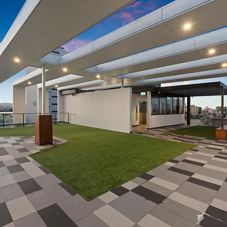 12th Floor Stadium View -2br-free Parking-cbd Apartment *