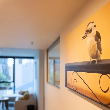 Stylish Skytower Cbd Getaway - Skyline Pool, Gym, Fast Wi-fi, River Walk, Botanical Gardens