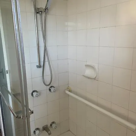 Large 2 Bed 2 Bath 1 Park Inner Location