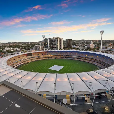 12th Floor Stadium View -2br-free Parking-cbd *