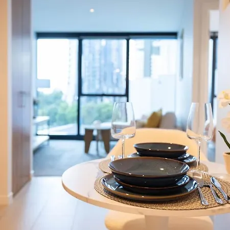 Stylish Skytower Cbd Getaway - Skyline Pool, Gym, Fast Wi-fi, River Walk, Botanical Gardens Apartment