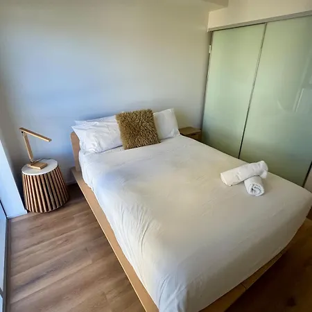Skyline Escape - 3 Bedroom With River Views Brisbane