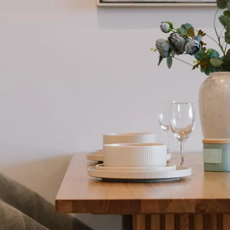 Modern 2br On Coronation Drive, Toowong Apartment