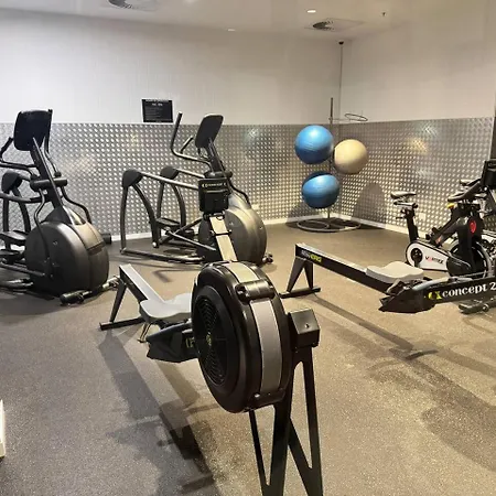 27fl River & Views + Balcony, Pool & Parking -