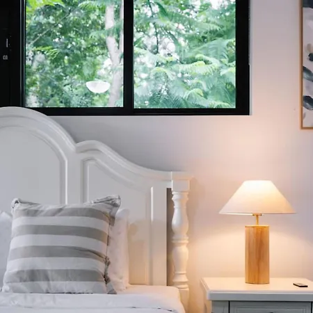Modern 3br Near Uq, St Lucia