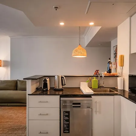 Inviting Family 2br | Cbd | Pool & Gym Apartment *