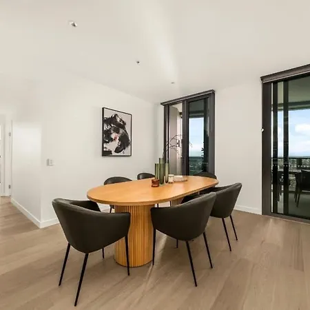 Lavish 3 Bedroom In Queens Wharf With Car Park