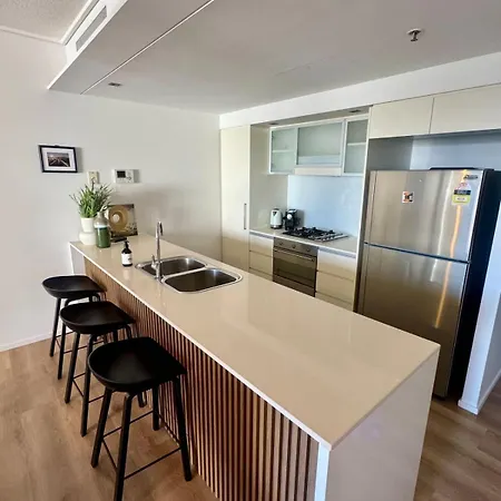 Skyline Escape - 3 Bedroom With River Views *