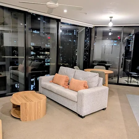 Premium Unit W/ Rooftop Pool In The Heart *
