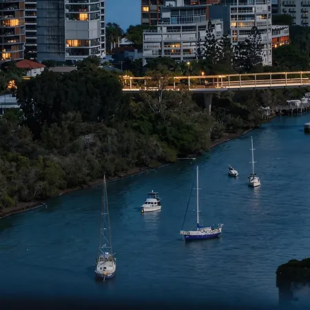Apartment Inviting Family 2br | Cbd | Pool & Gym Brisbane