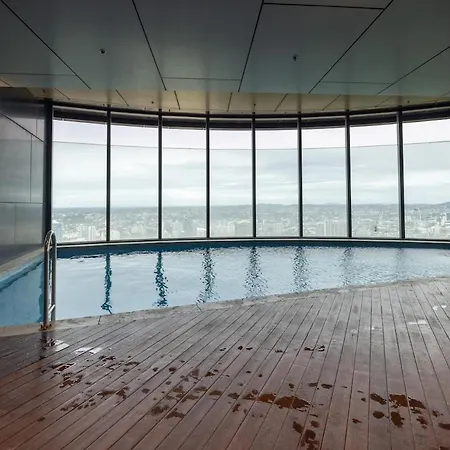 Stylish Skytower Cbd Getaway - Skyline Pool, Gym, Fast Wi-fi, River Walk, Botanical Gardens Apartment