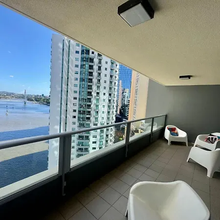 Apartment Skyline Escape - 3 Bedroom With River Views