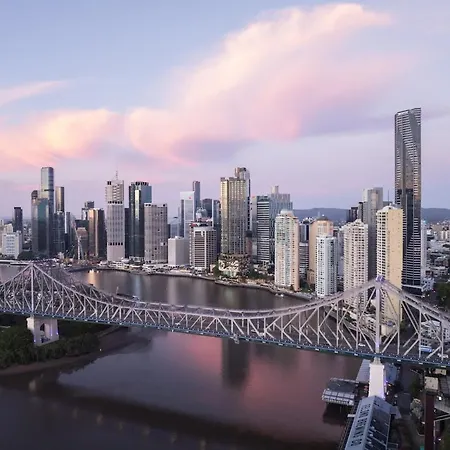 Stylish Skytower Cbd Getaway - Skyline Pool, Gym, Fast Wi-fi, River Walk, Botanical Gardens Brisbane