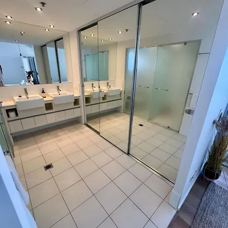 Apartment Skyline Escape - 3 Bedroom With River Views Brisbane