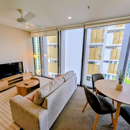 Premium Unit W/ Rooftop Pool In The Heart *