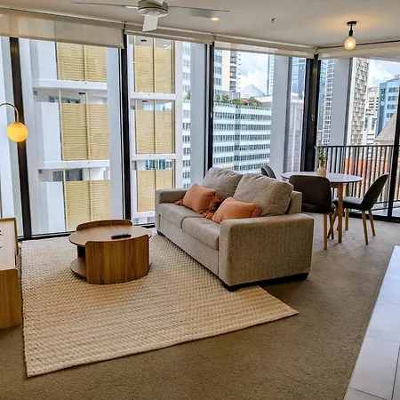 Premium Unit W/ Rooftop Pool In The Heart