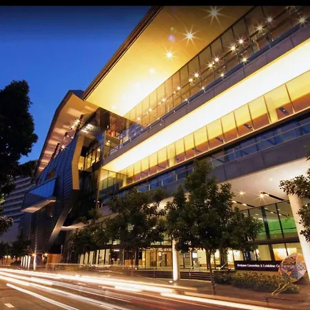 Apartment 27fl River & Views + Balcony, Pool & Parking - Brisbane