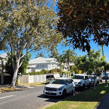 A Perfect Place To Hide Away With River Side Charm * Brisbane