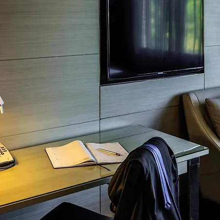 Pullman King George Square Hotel 5*