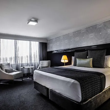 Pullman King George Square Hotel