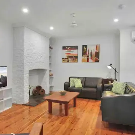 4 Bedroom House - Walk To Southbank * Brisbane