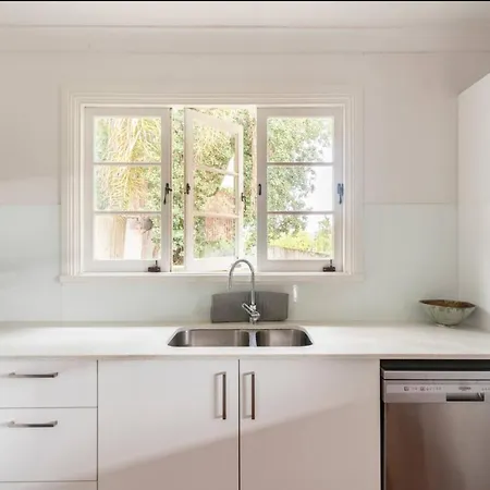 4 Bedroom House - Walk To Southbank Holiday home Brisbane