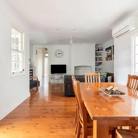 4 Bedroom House - Walk To Southbank * Brisbane