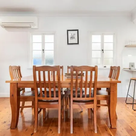4 Bedroom House - Walk To Southbank Holiday home Brisbane