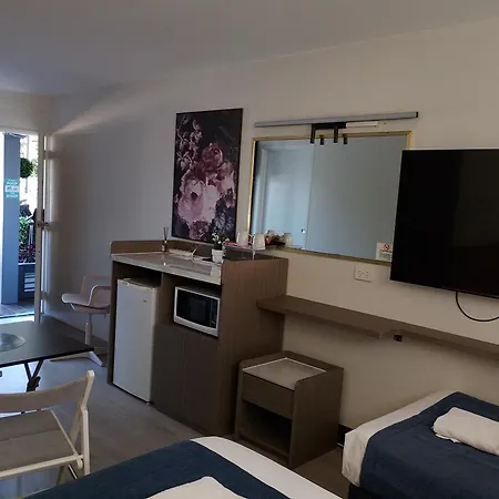 Airway Motel 4*