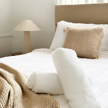 Apartment Cbd - 2br - Sleeps 6 - Snacks Wifi - Parking