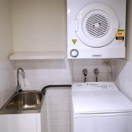 Inner-city 1br Near Showgrounds Apartment